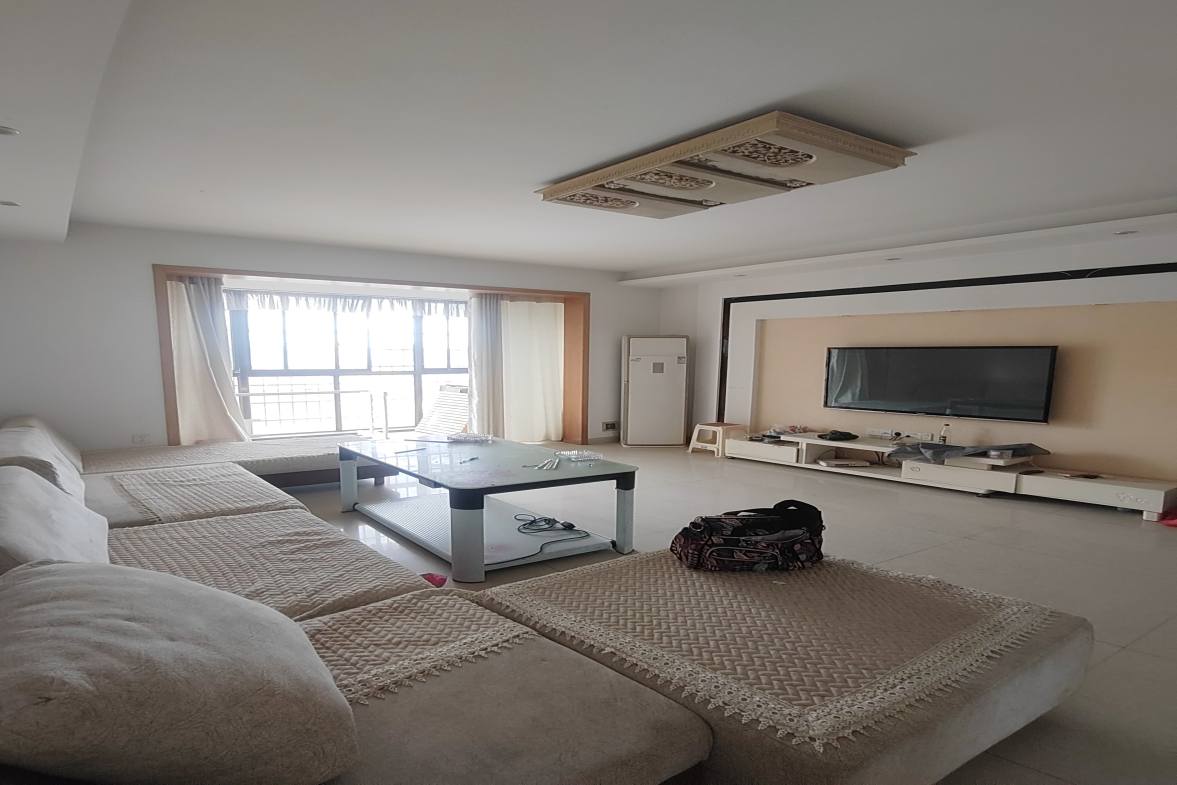 南风苑  4室2厅2卫    2200.0元/月室内图