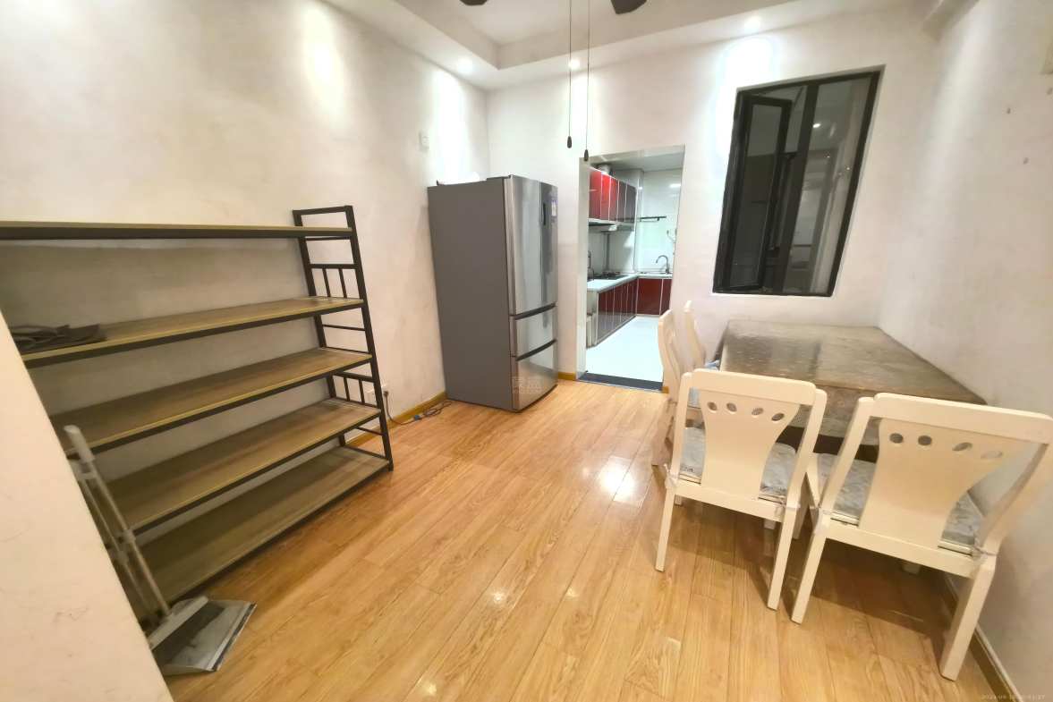 莱茵小镇  3室2厅2卫   1900.00元/月室内图