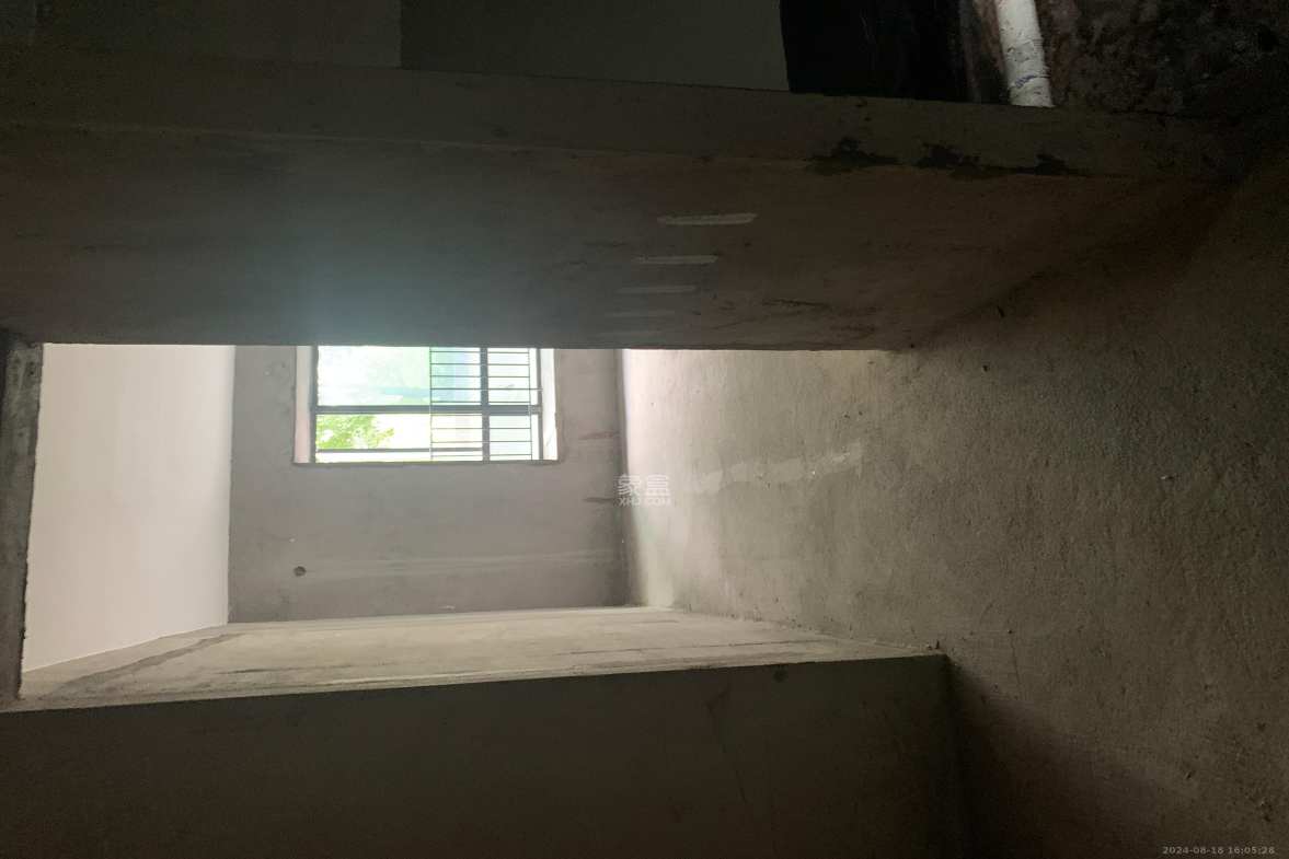 海伦春天  4室2厅2卫    2000.0元/月户型图