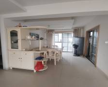 南风苑  4室2厅2卫    2200.0元/月