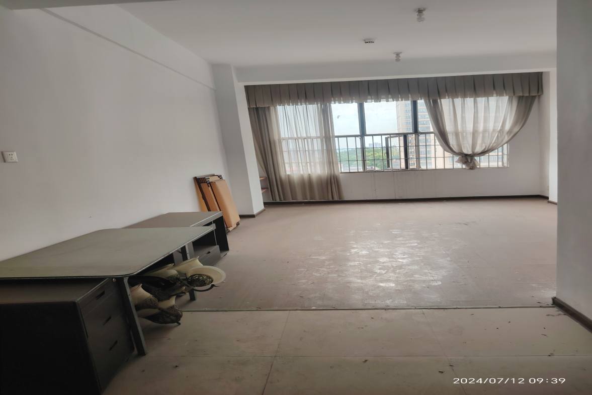 春园步行街--钻石街 1室0厅0卫 700.0元/月 春园步行街--钻石街 1室0厅0卫 700.0元/月室内图