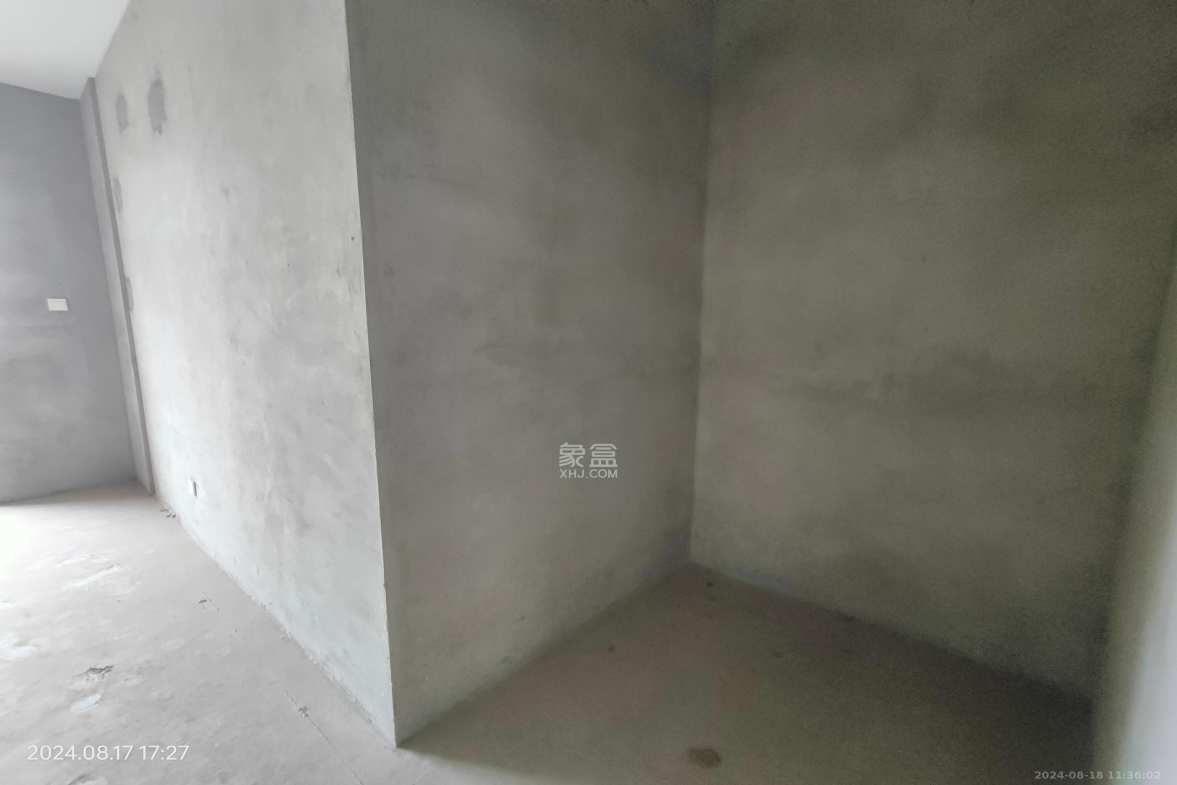 东方名苑三期-首府  4室2厅2卫   168.00万客厅