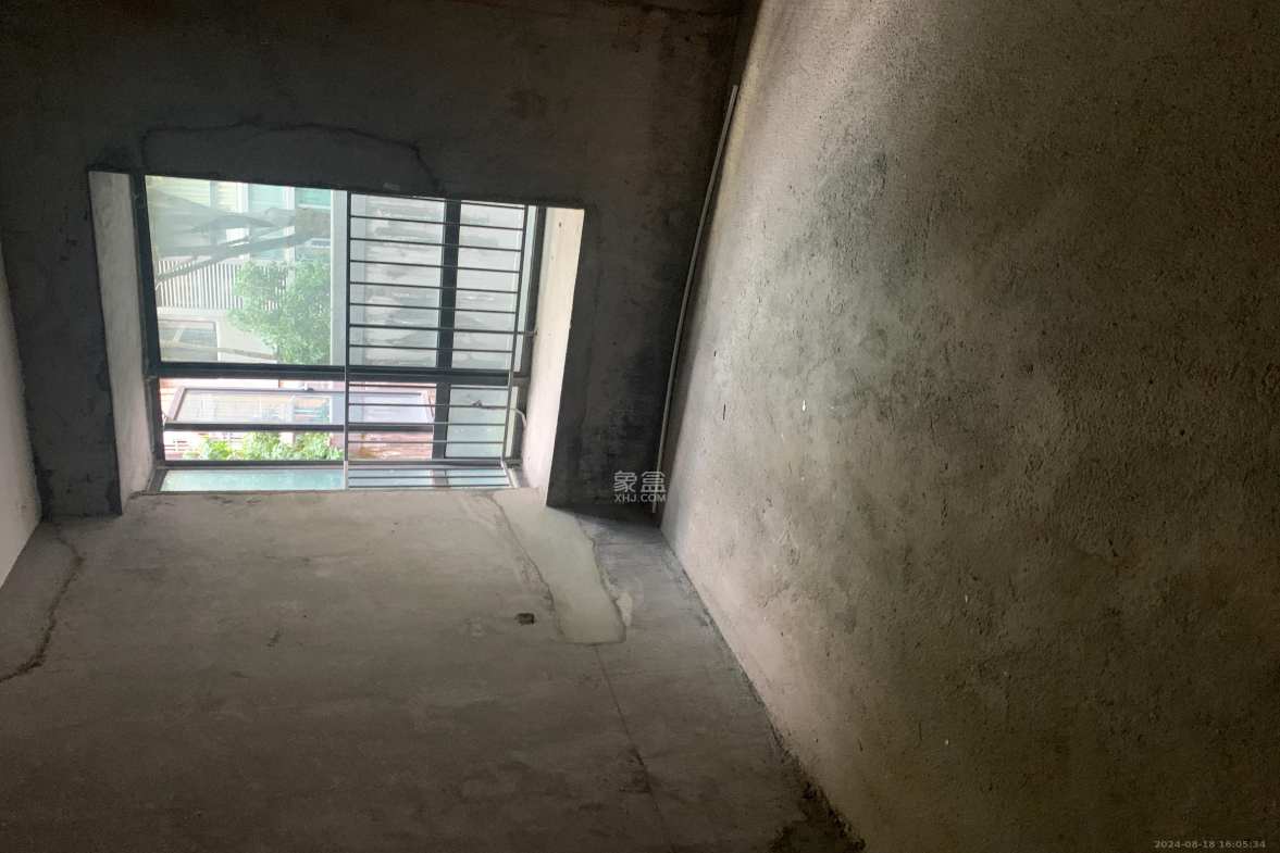 海伦春天  4室2厅2卫    2000.0元/月户型图