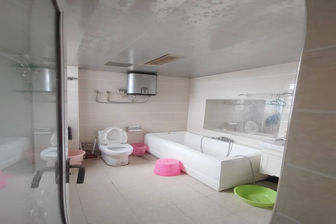 南风苑  4室2厅2卫    2200.0元/月室内图