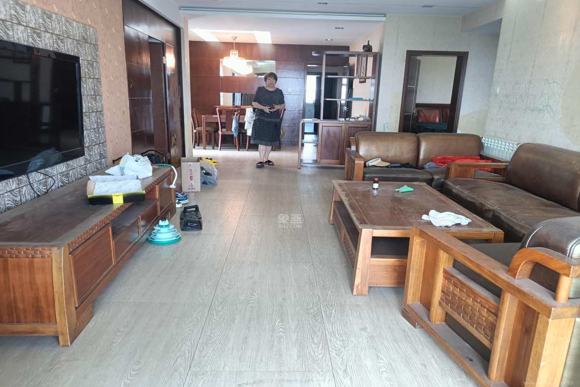 学府华庭  3室2厅2卫   2800.00元/月室内图1