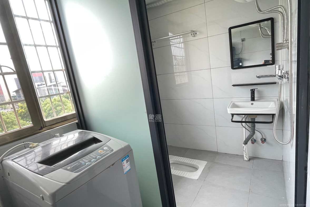 靳江小区  1室1厅1卫   1200.00元/月室内图