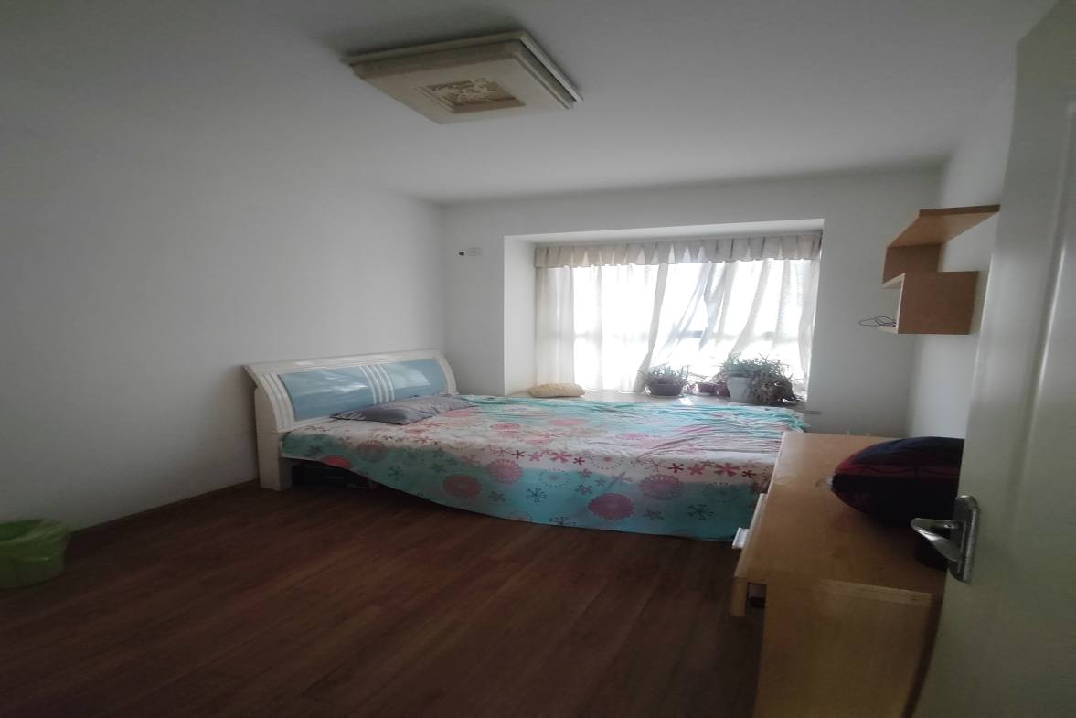 南风苑  4室2厅2卫    2200.0元/月室内图