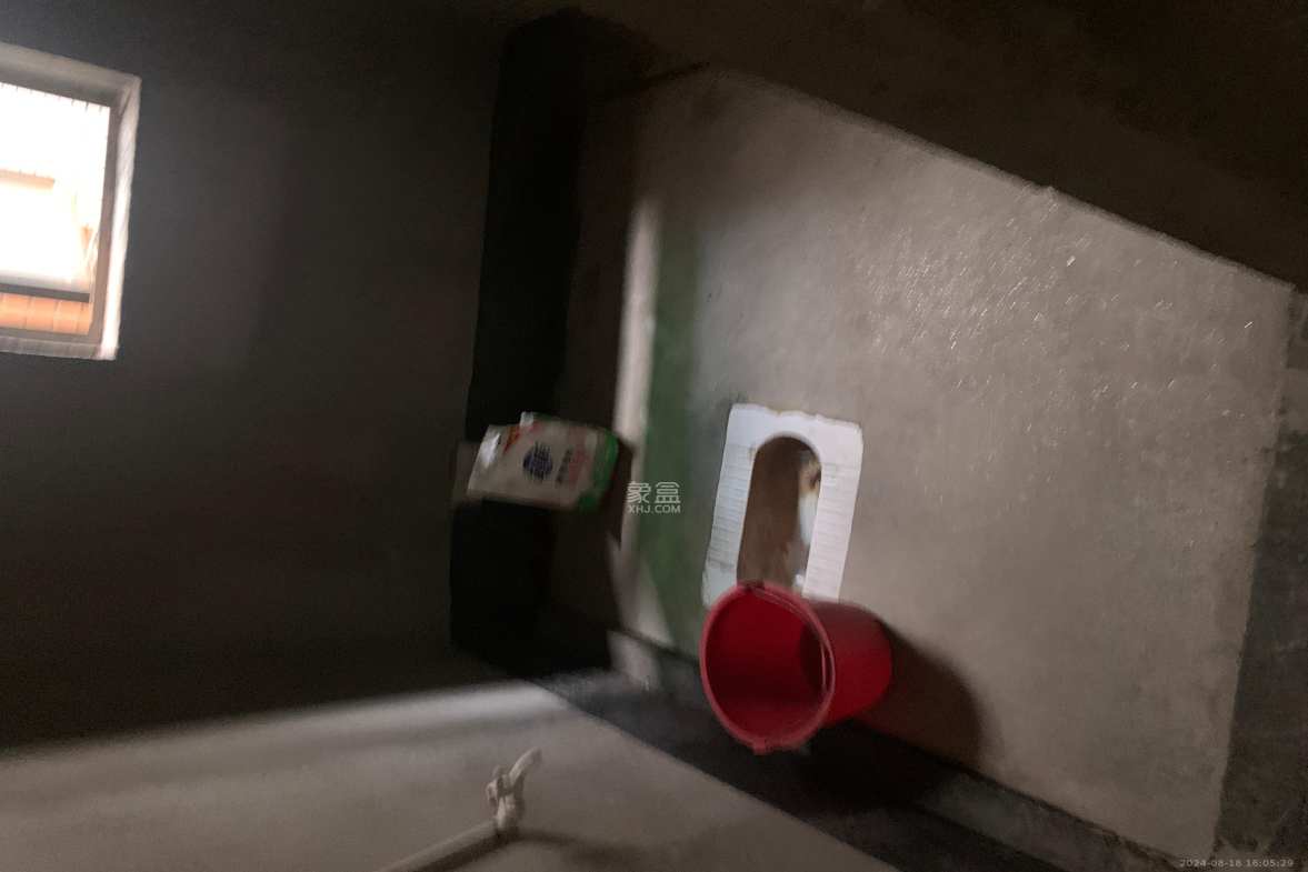 海伦春天  4室2厅2卫    2000.0元/月户型图