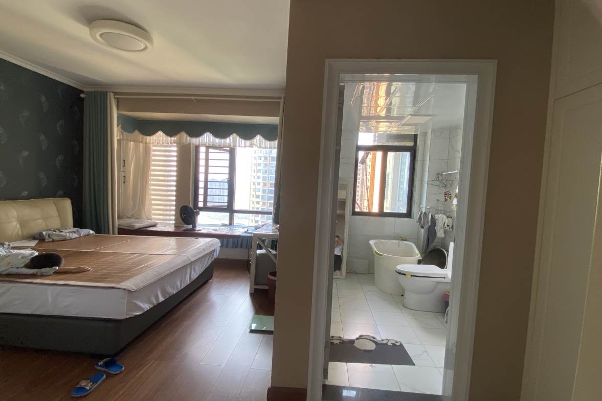 五洲锦城  4室2厅2卫    132.8万卧室