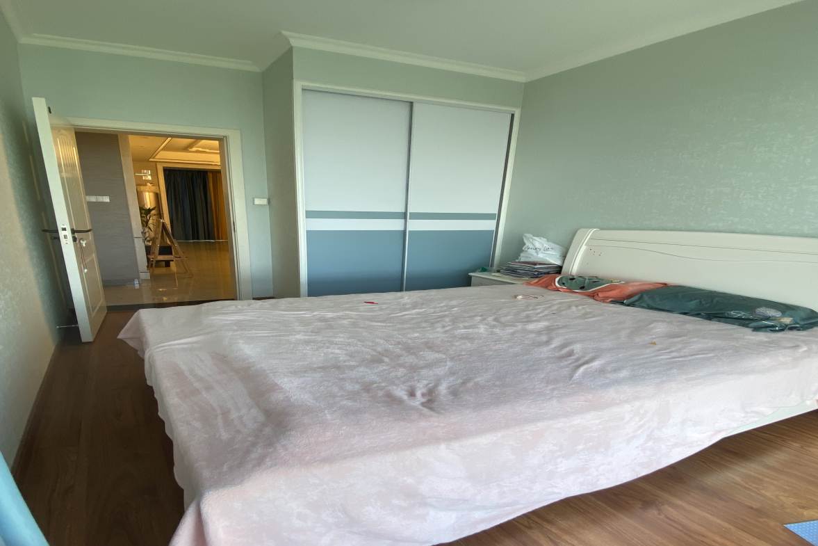 五洲锦城  4室2厅2卫    132.8万卧室