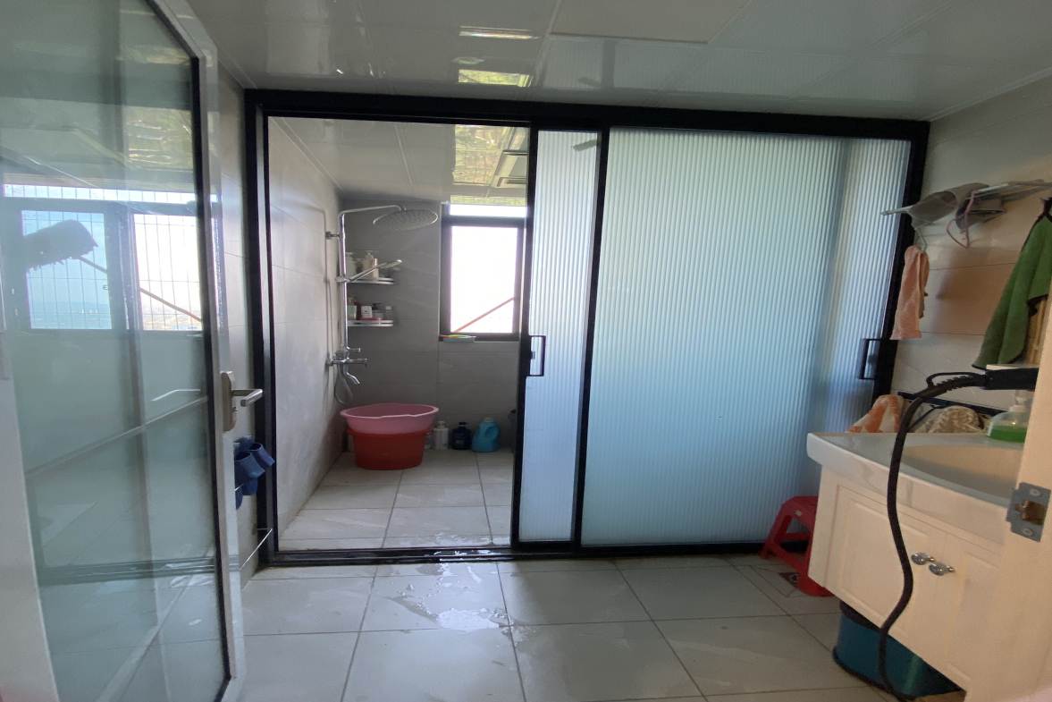 五洲锦城  4室2厅2卫    132.8万卫生间