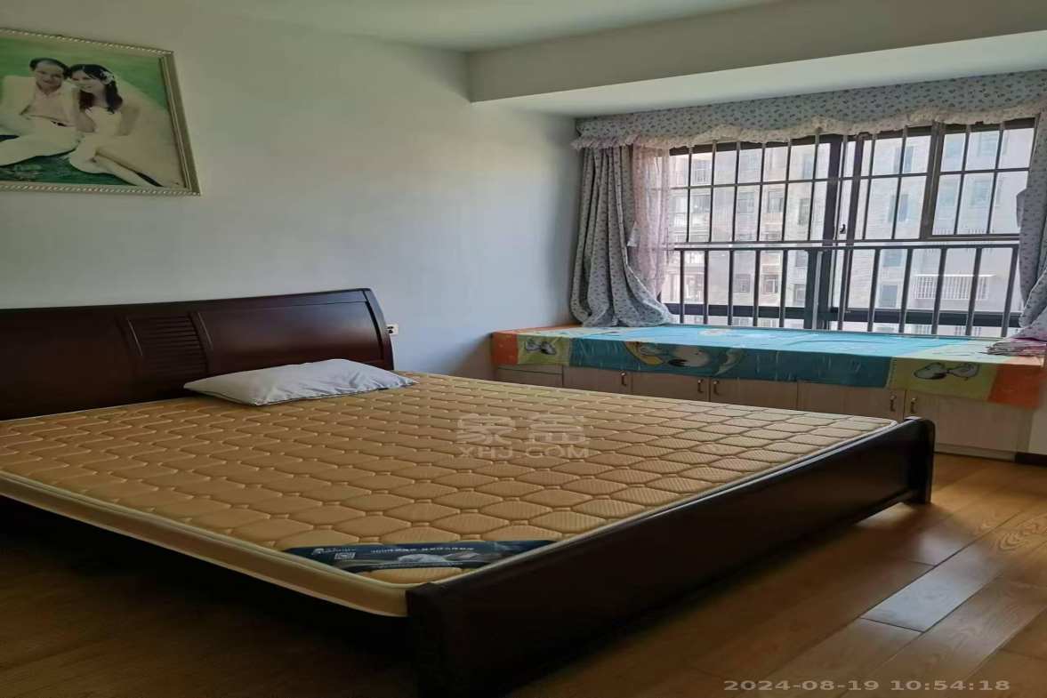 山水文园  3室0厅0卫   2200.00元/月室内图1