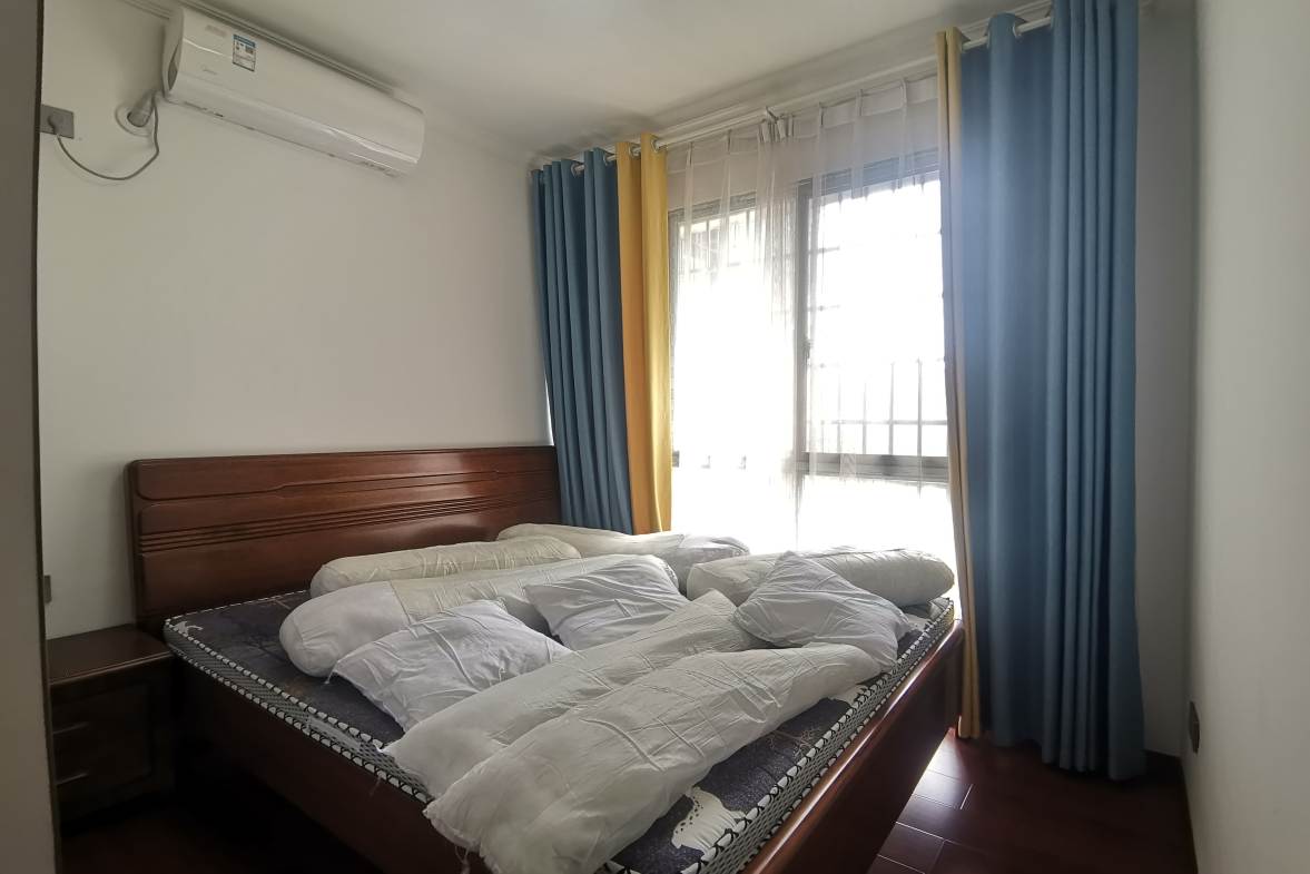 景明佳园 3室2厅2卫 70.0万 景明佳园 3室2厅2卫 70.0万客厅