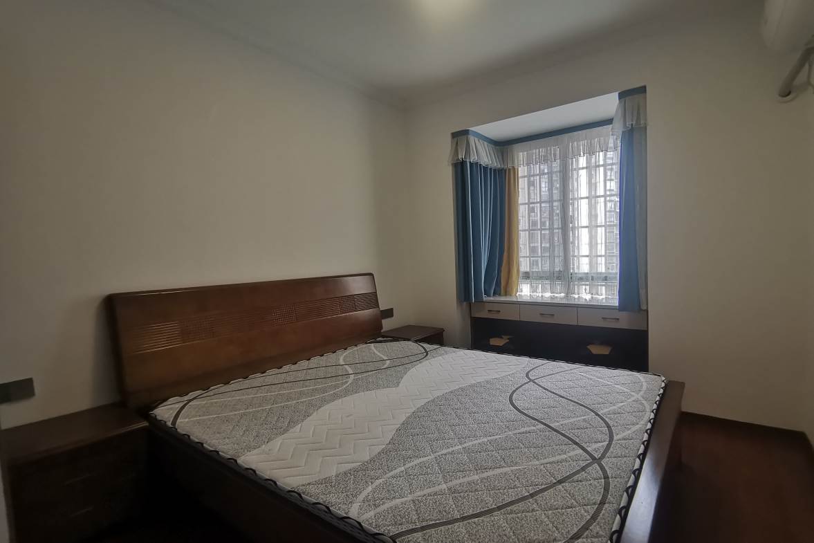 景明佳园 3室2厅2卫 70.0万 景明佳园 3室2厅2卫 70.0万客厅