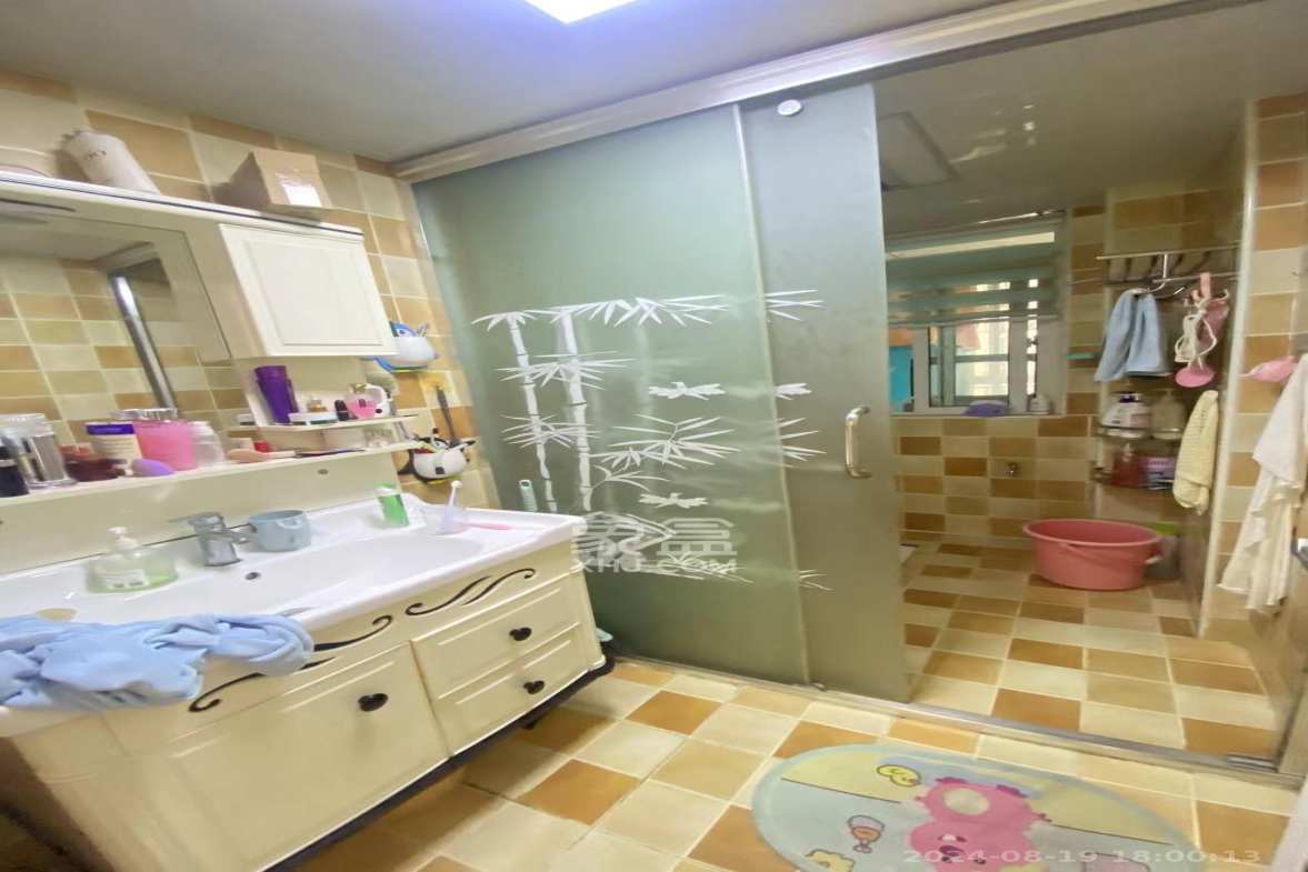 麓山润城  3室2厅2卫   3000.00元/月室内图