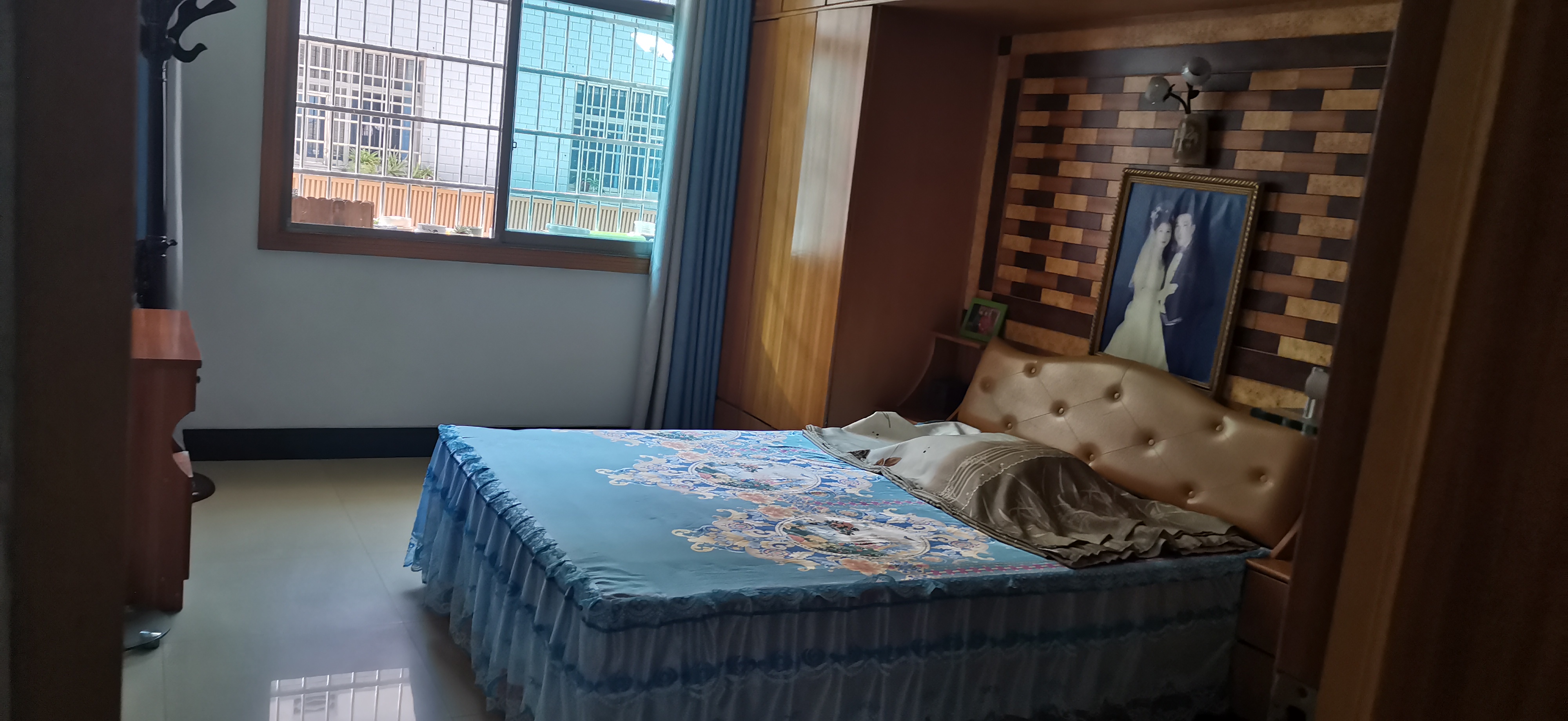 粮运建材市场  3室2厅2卫    42.0万