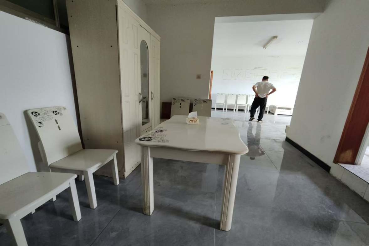 中信大厦 4室2厅2卫 2000.0元/月 中信大厦 4室2厅2卫 2000.0元/月室内图