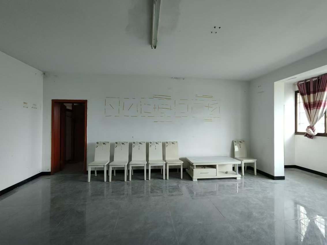 中信大厦 4室2厅2卫 2000.0元/月 中信大厦 4室2厅2卫 2000.0元/月室内图