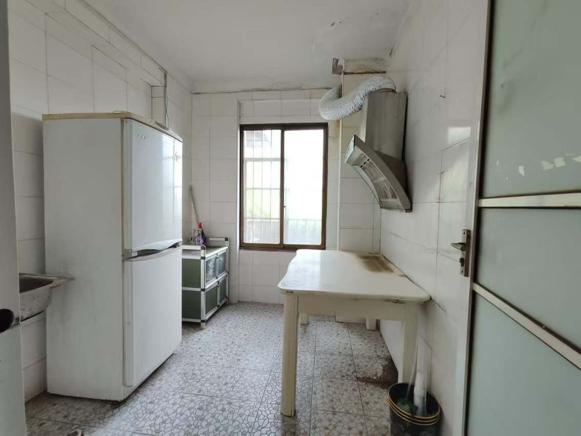 中信大厦 4室2厅2卫 2000.0元/月 中信大厦 4室2厅2卫 2000.0元/月室内图