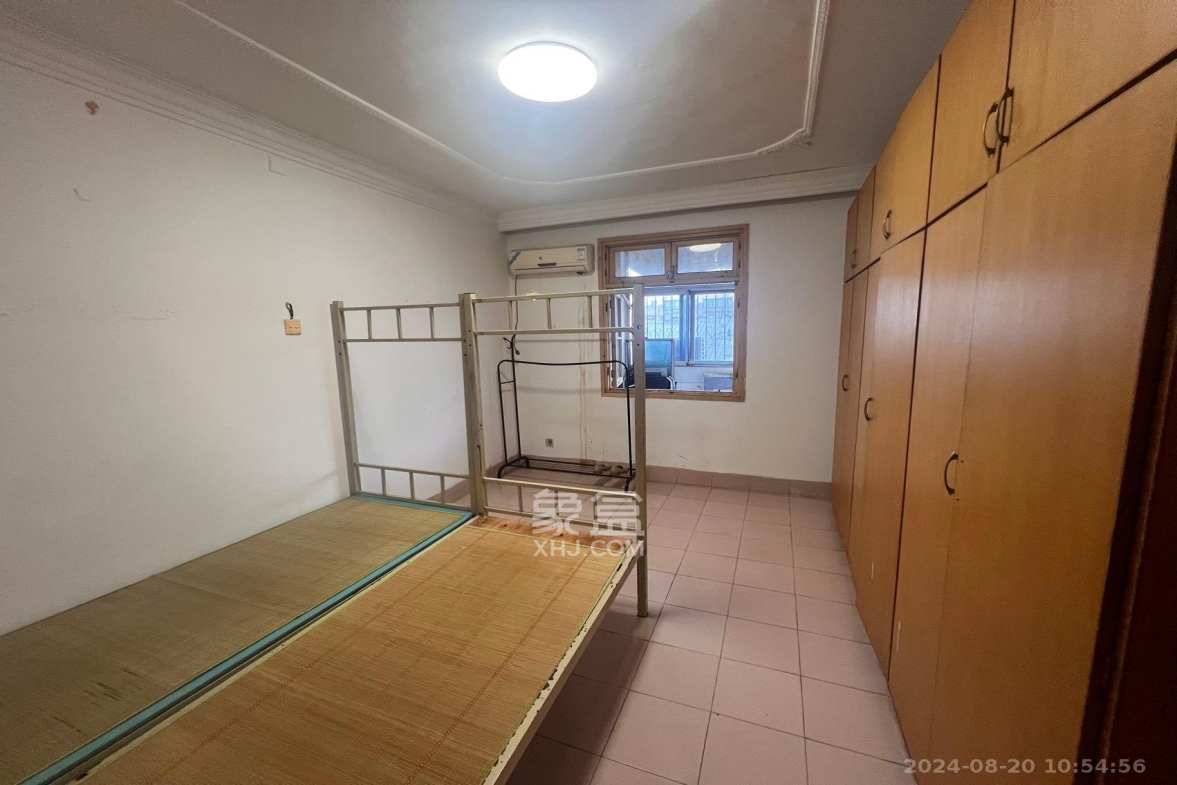文艺新村  1室2厅1卫   2000.00元/月室内图