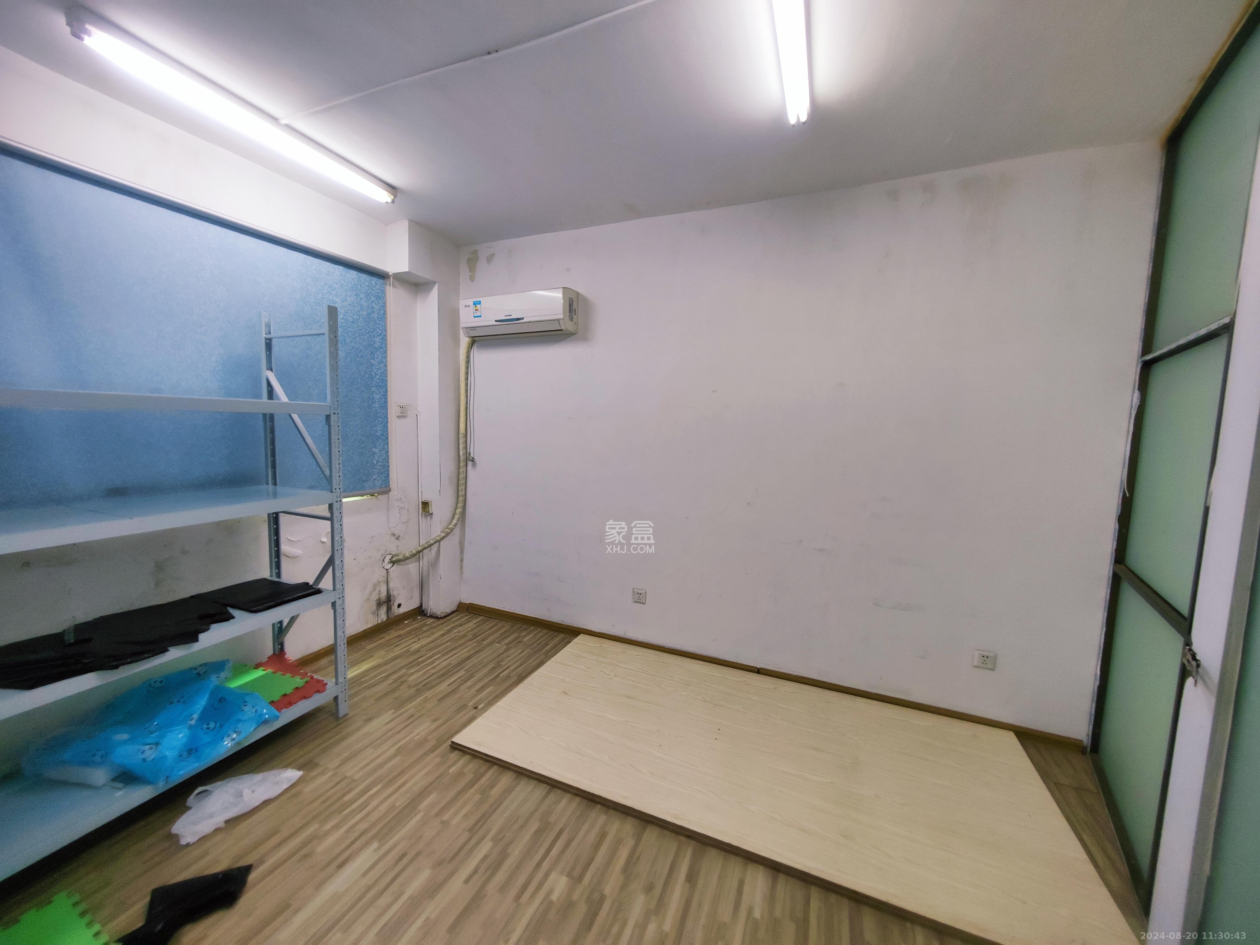 标志大厦   173.05㎡      5000.0元/月室内图