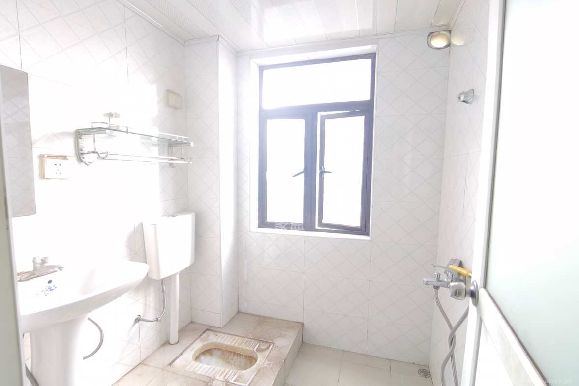 七里香榭  3室2厅2卫    1800.0元/月室内图