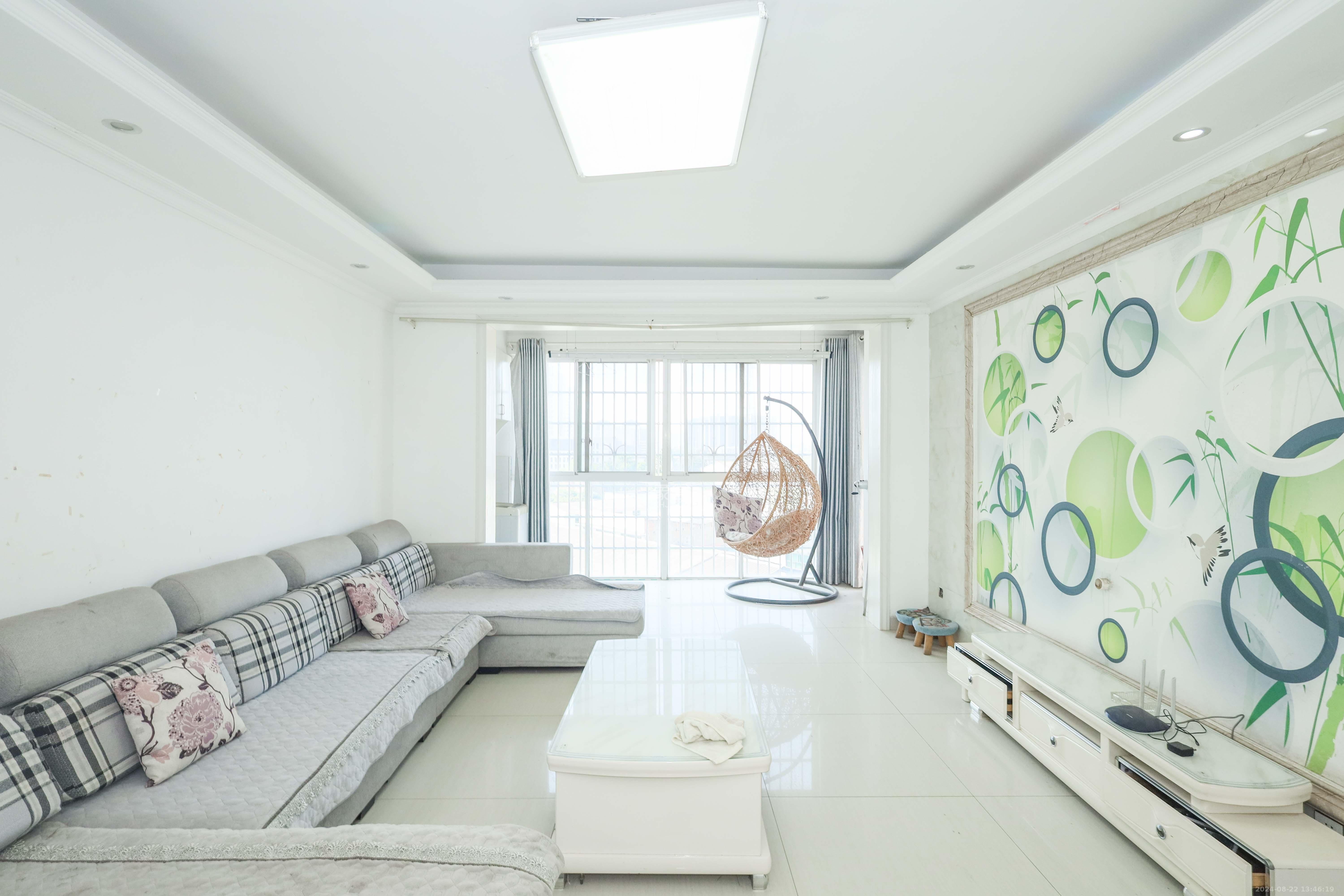 山水英伦  3室2厅2卫    2500.0元/月