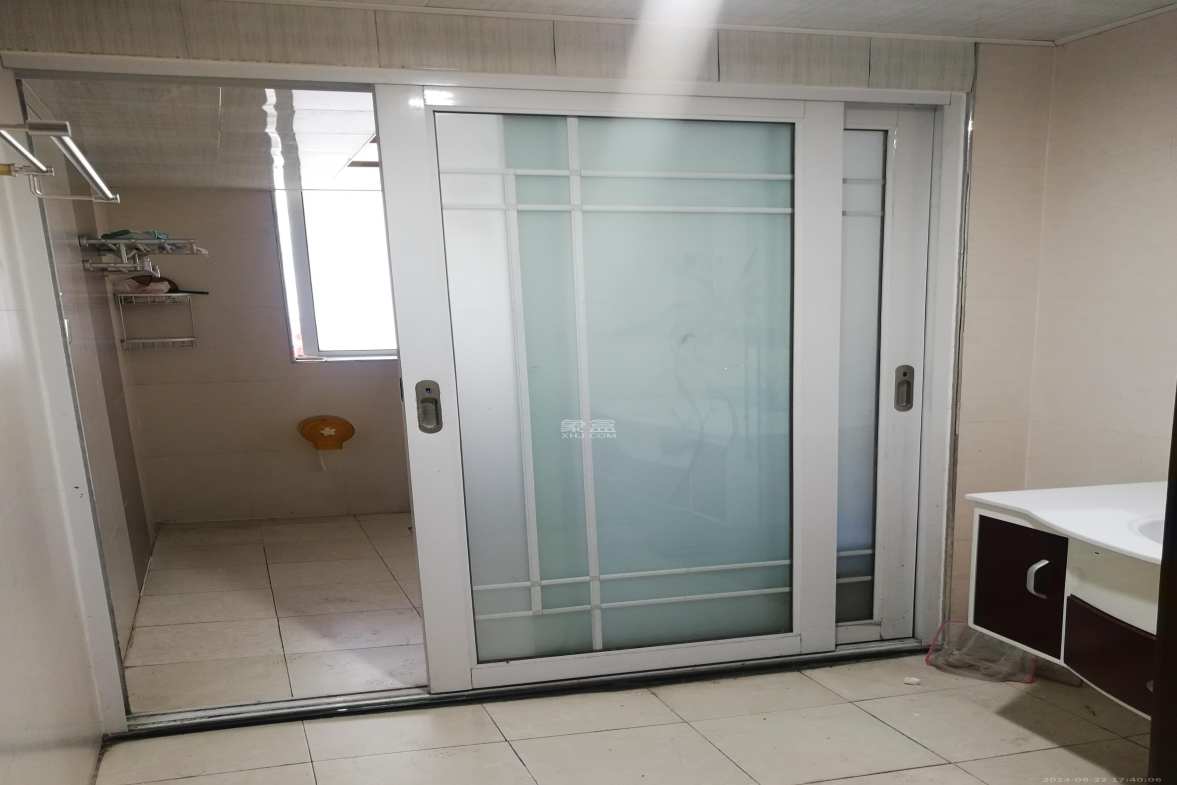 红树湾  3室2厅2卫   2000.00元/月室内图