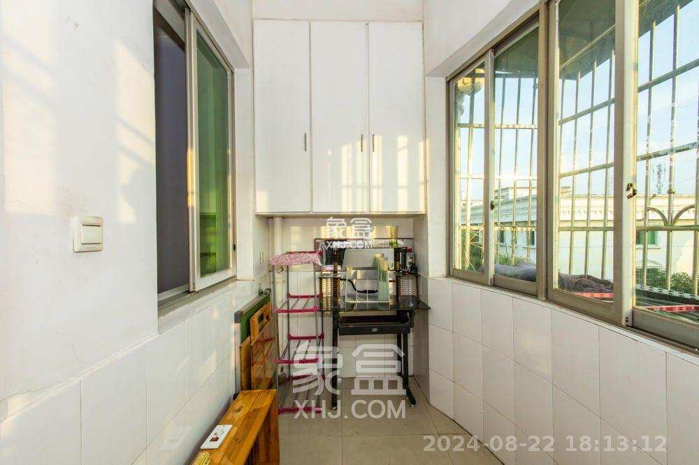 中南汽车世界 2室2厅1卫 1200.0元/月 中南汽车世界 2室2厅1卫 1200.0元/月室内图