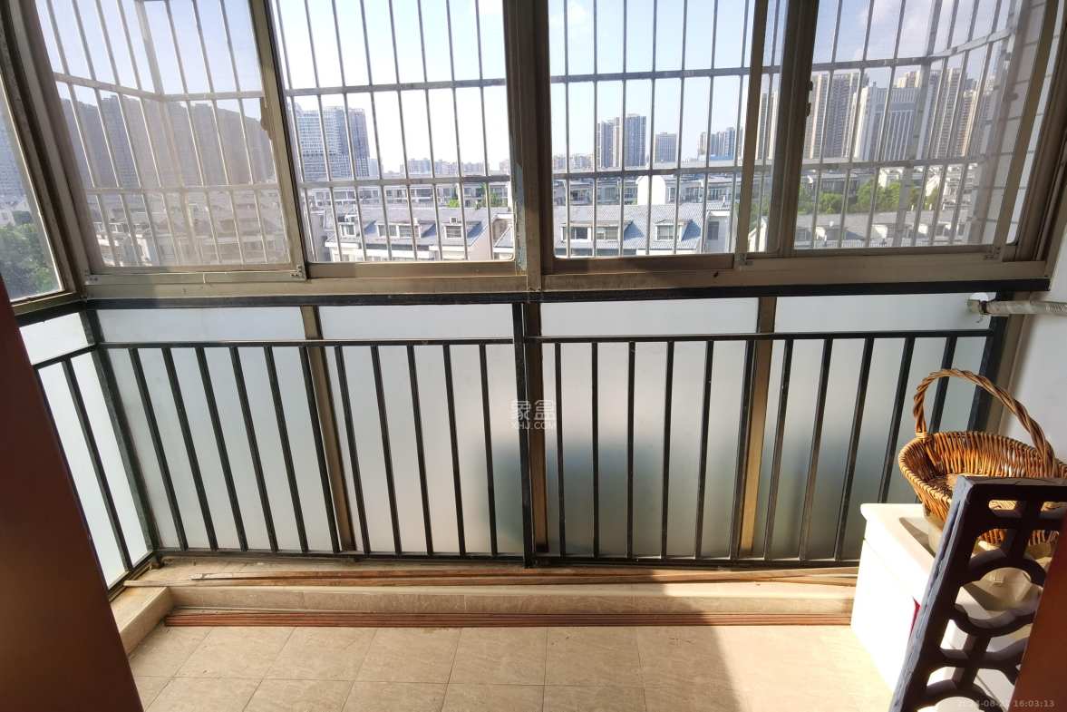 枫林美景  3室2厅2卫   3000.00元/月室内图