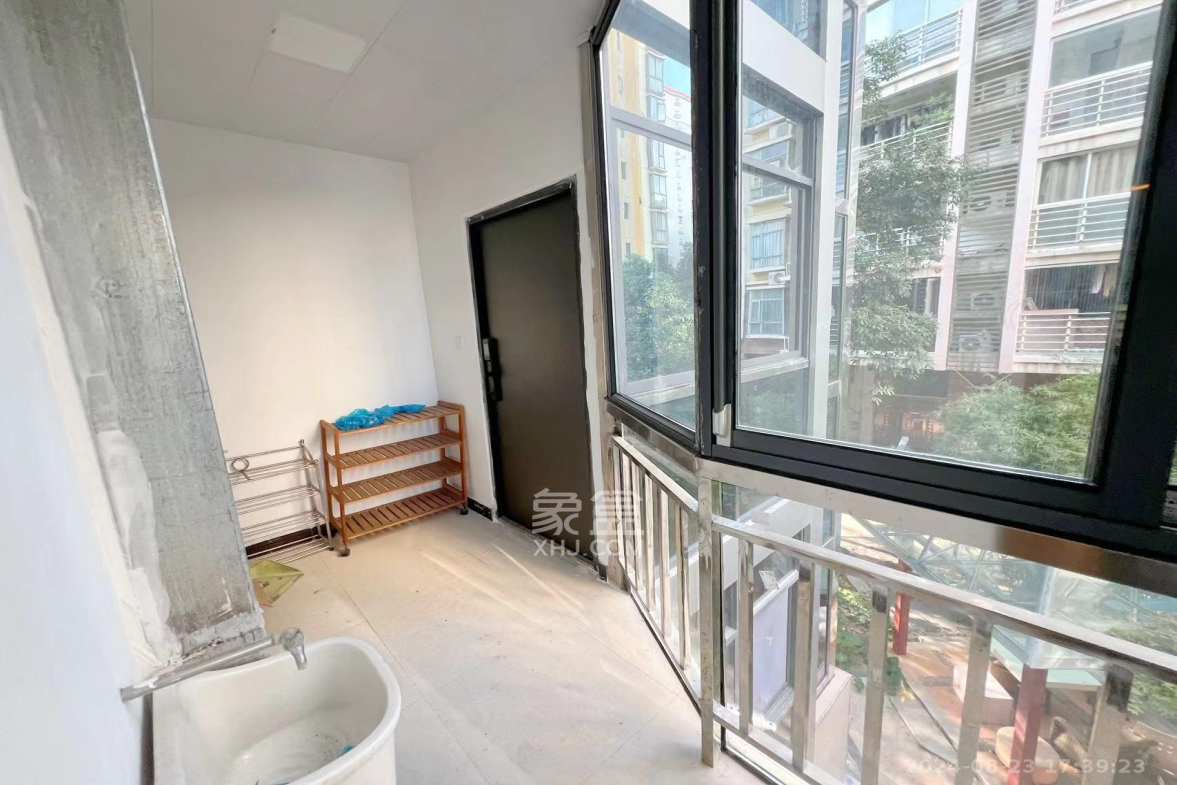 美林景园  4室2厅2卫   2900.00元/月室内图