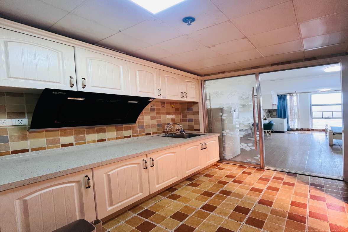 恒泰广场  1室1厅1卫    1600.0元/月 恒泰广场  1室1厅1卫    1600.0元/月户型图