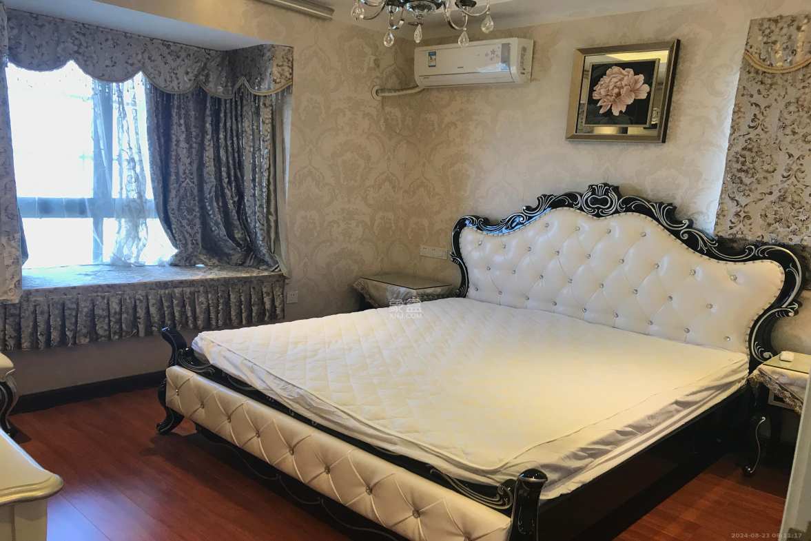 华城广场  3室2厅1卫   4500.00元/月室内图