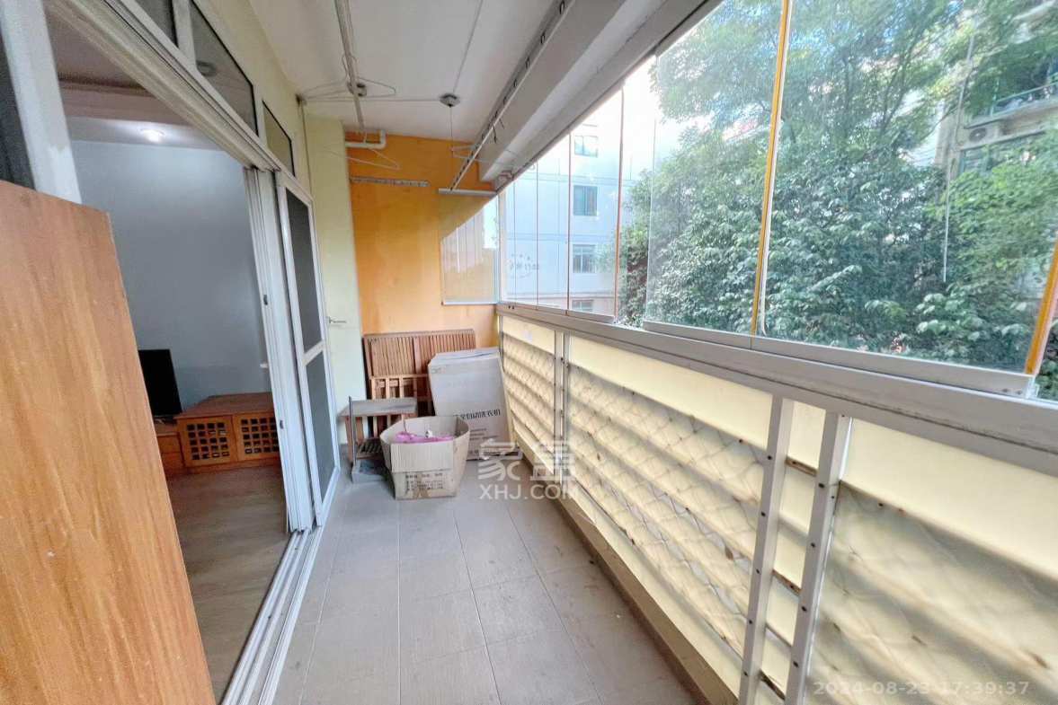 美林景园  4室2厅2卫   2900.00元/月室内图