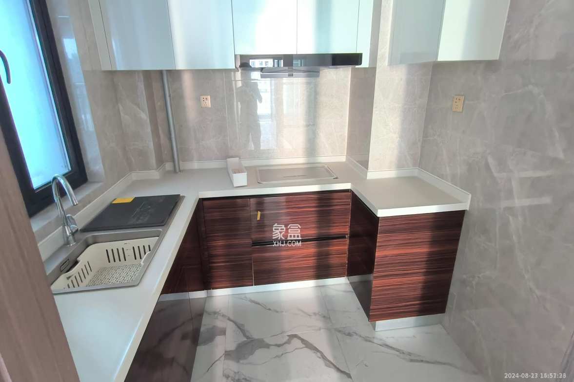 中海阅麓山二期  3室2厅2卫    3200.0元/月室内图