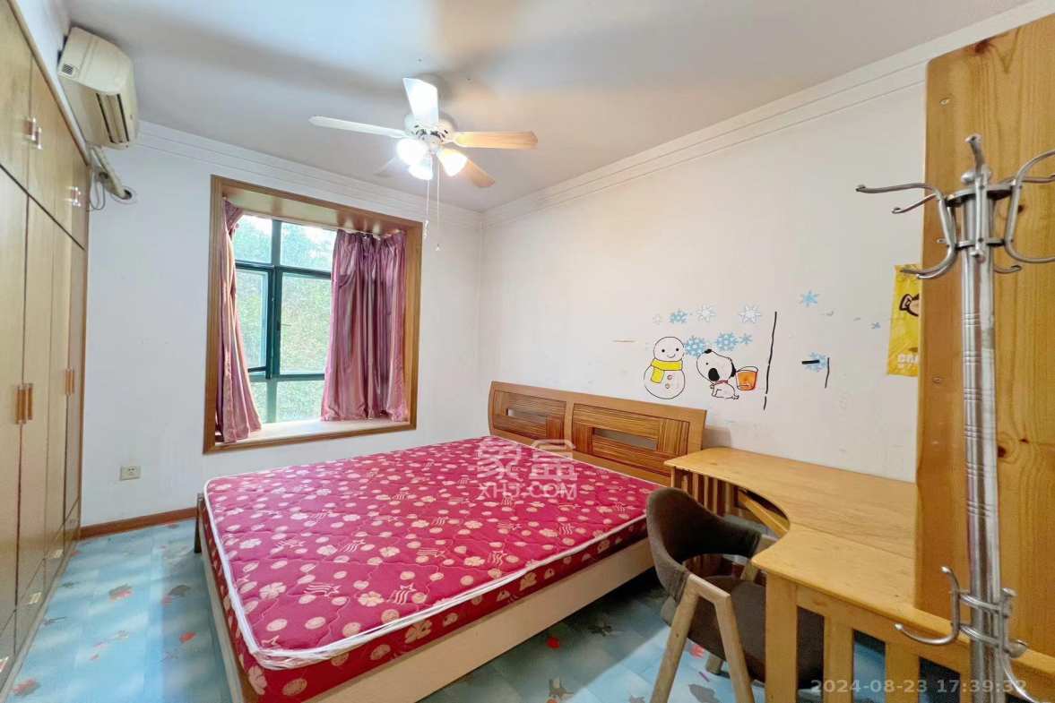 美林景园  4室2厅2卫   2900.00元/月室内图