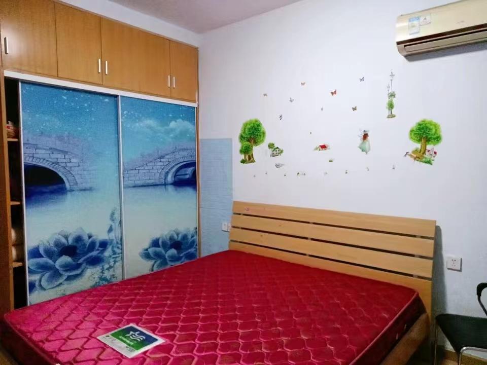 梓山苑小区  3室2厅2卫   1100.00元/月室内图1