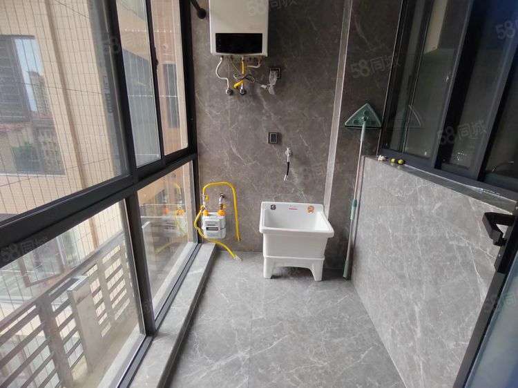 银泰红城6-9期  3室2厅2卫   3200.00元/月室内图