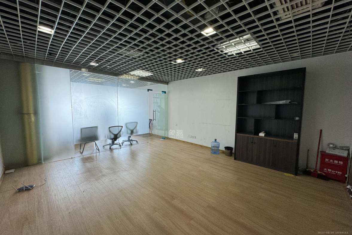 明城国际  1室2厅1卫   8000.00元/月室内图1