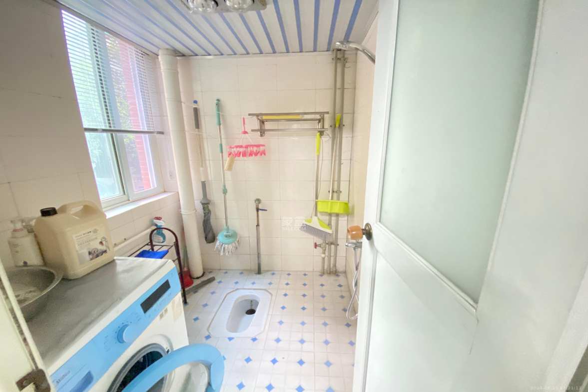 交通技校宿舍  1室1厅1卫   3600.00元/月室内图