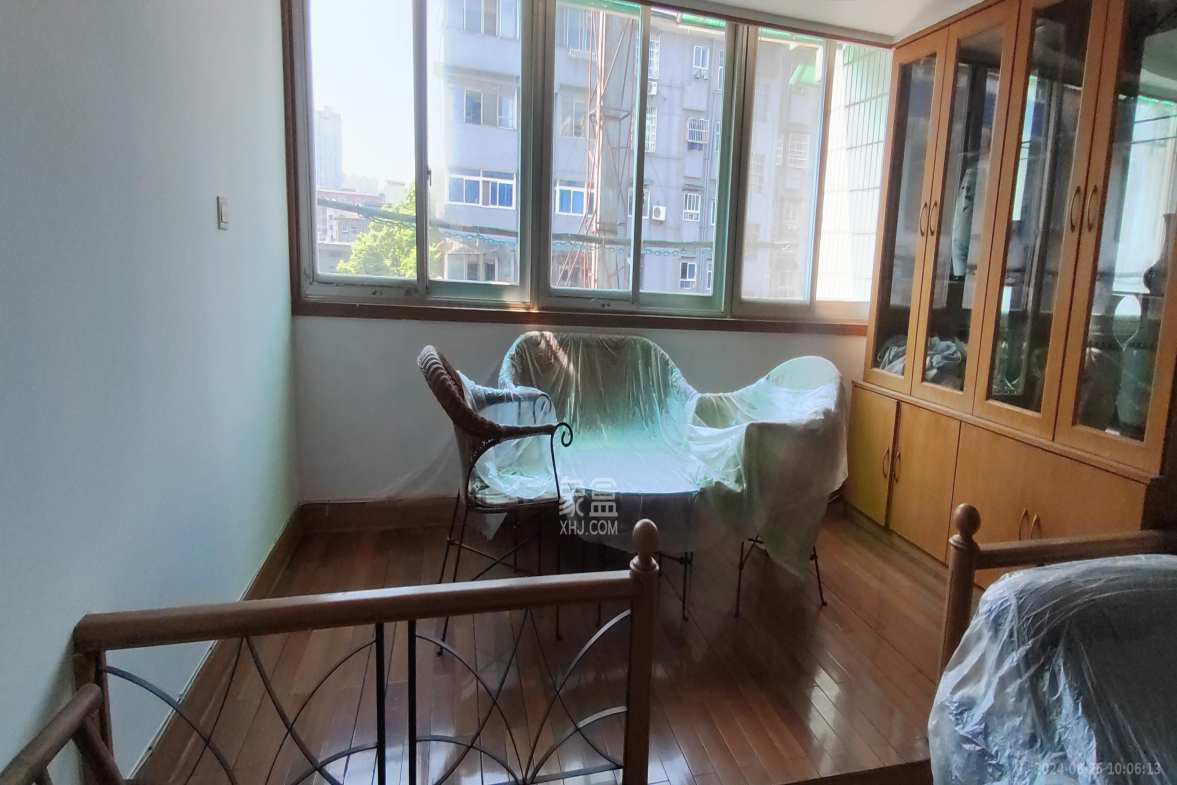 财信宿舍  3室2厅2卫    2500.0元/月室内图