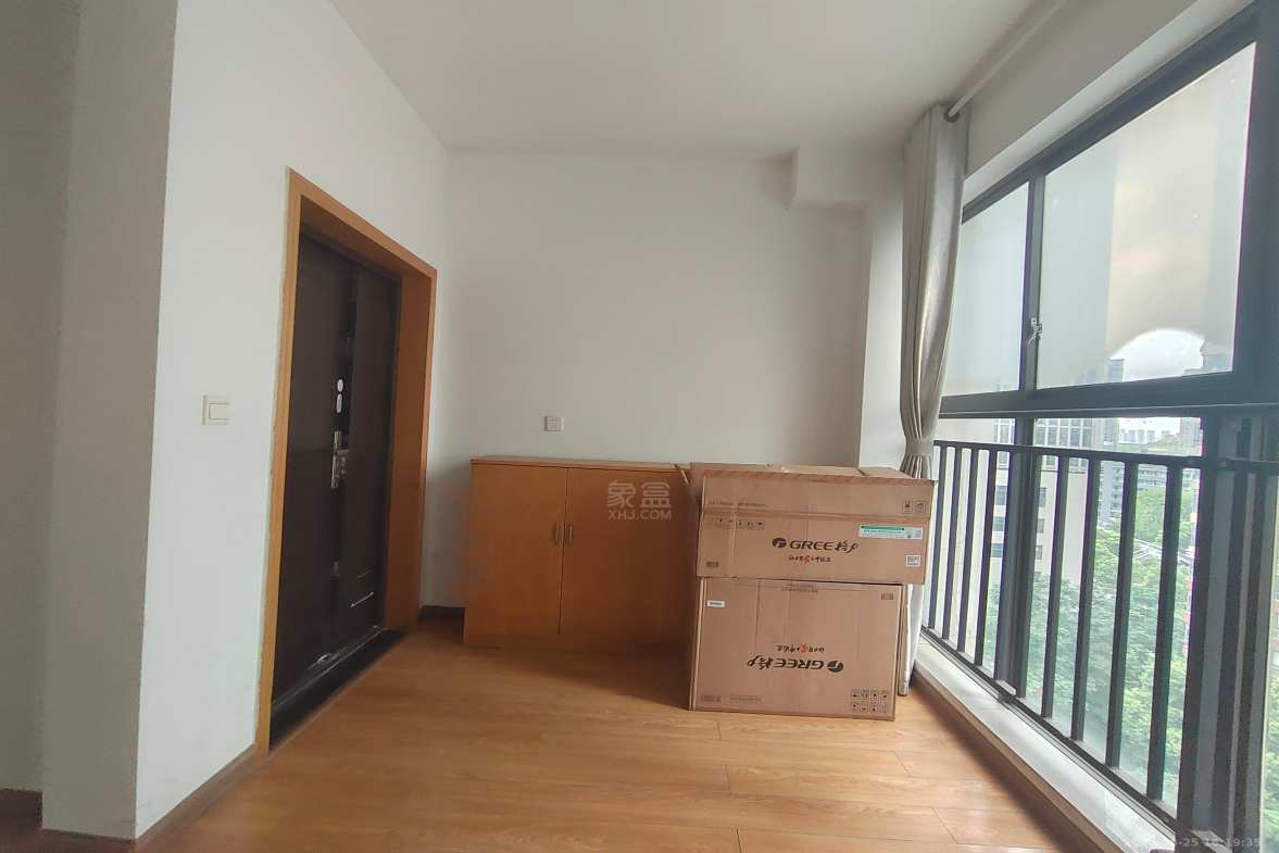 流金岁月-华晨国际  3室2厅1卫   2600.00元/月室内图1