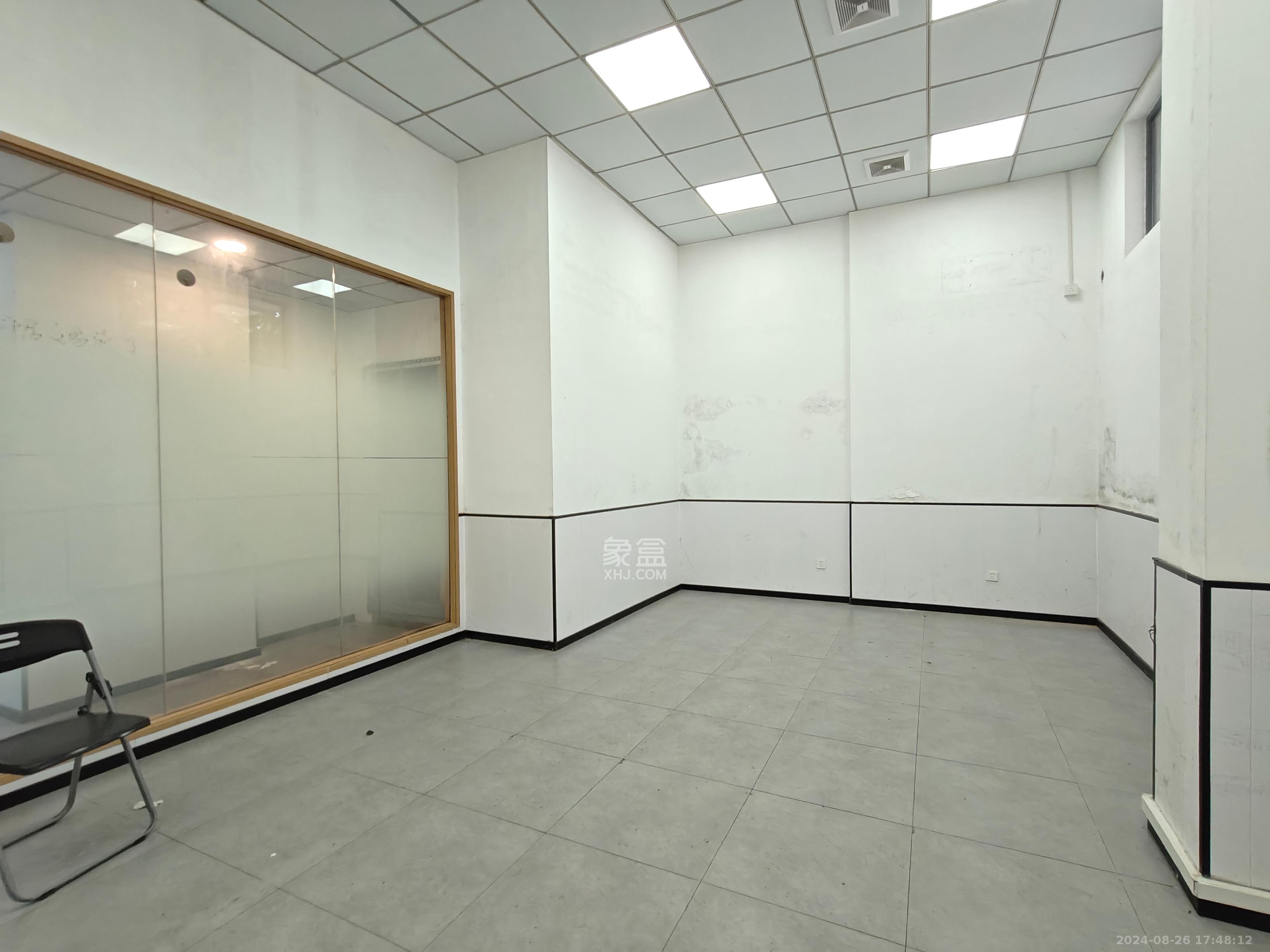 珠江花城二期扶水岸   130.0㎡      9000.0元/月室内图