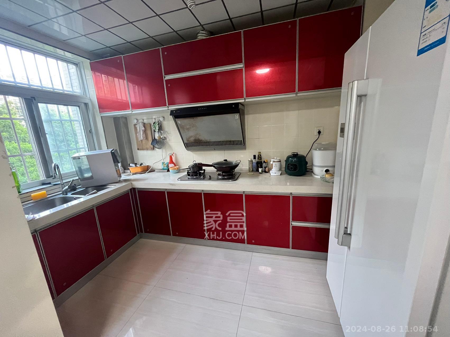 嘉盛华庭（一期、二期、三期）  3室2厅2卫    3000.0元/月