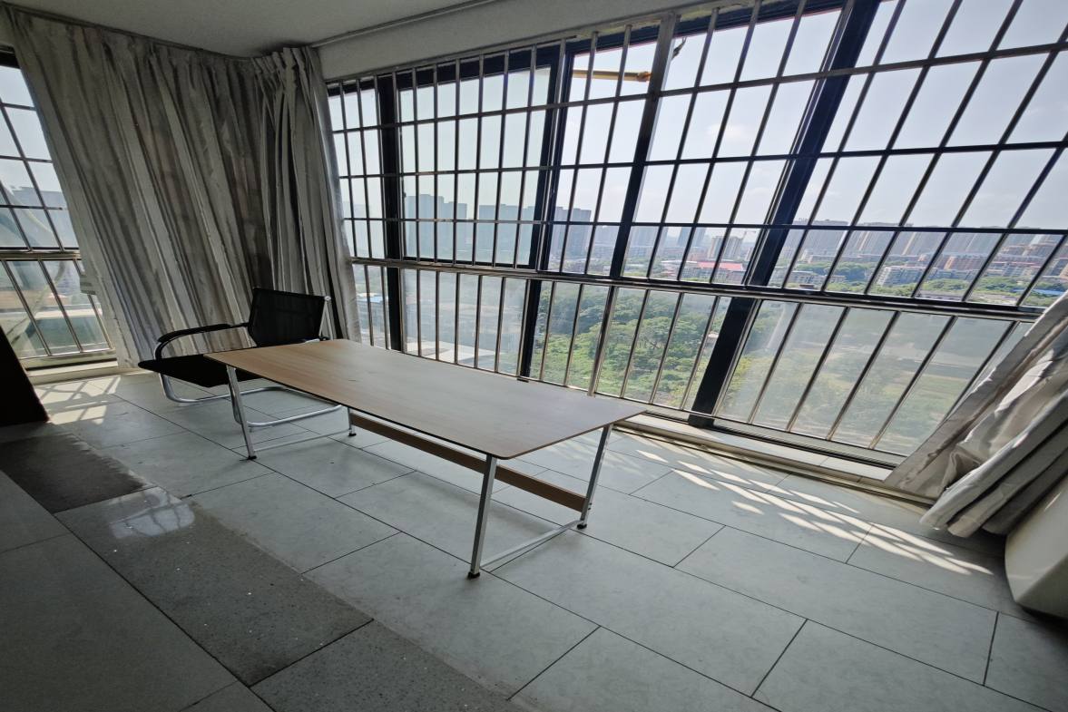名仕华府  4室2厅1卫   2300.00元/月室内图1