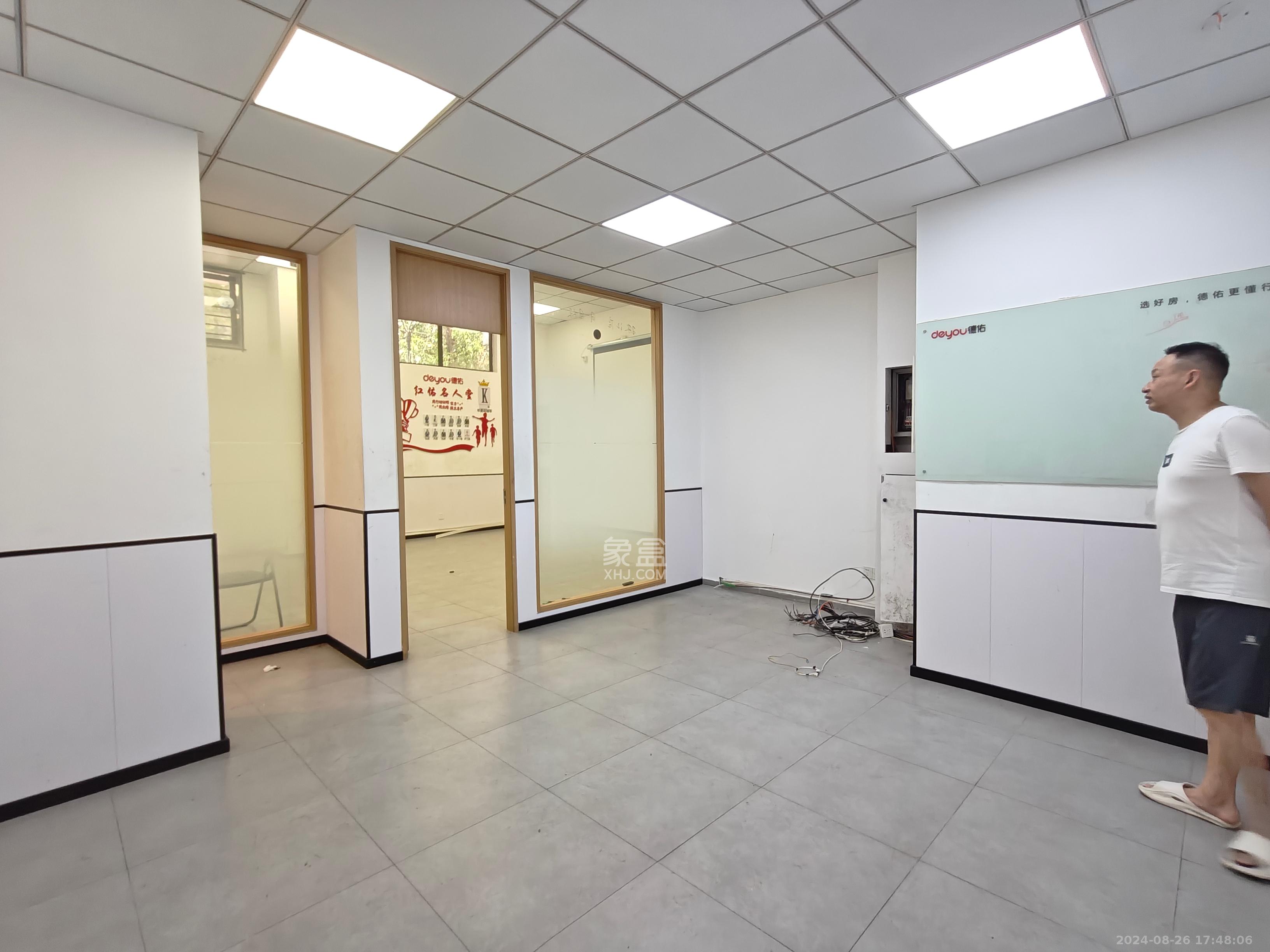 珠江花城二期扶水岸   130.0㎡      9000.0元/月室内图