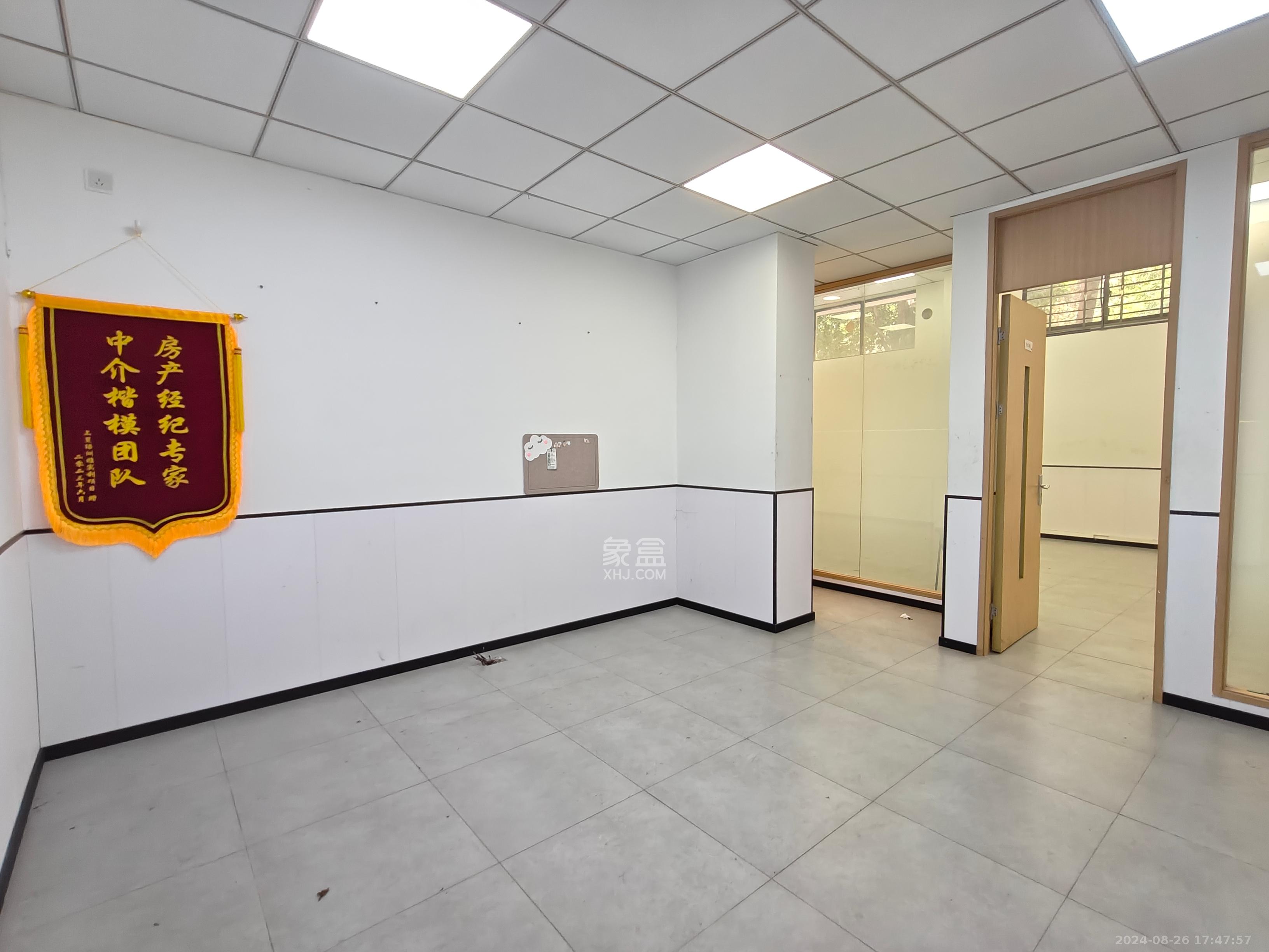 珠江花城二期扶水岸   130.0㎡      9000.0元/月室内图