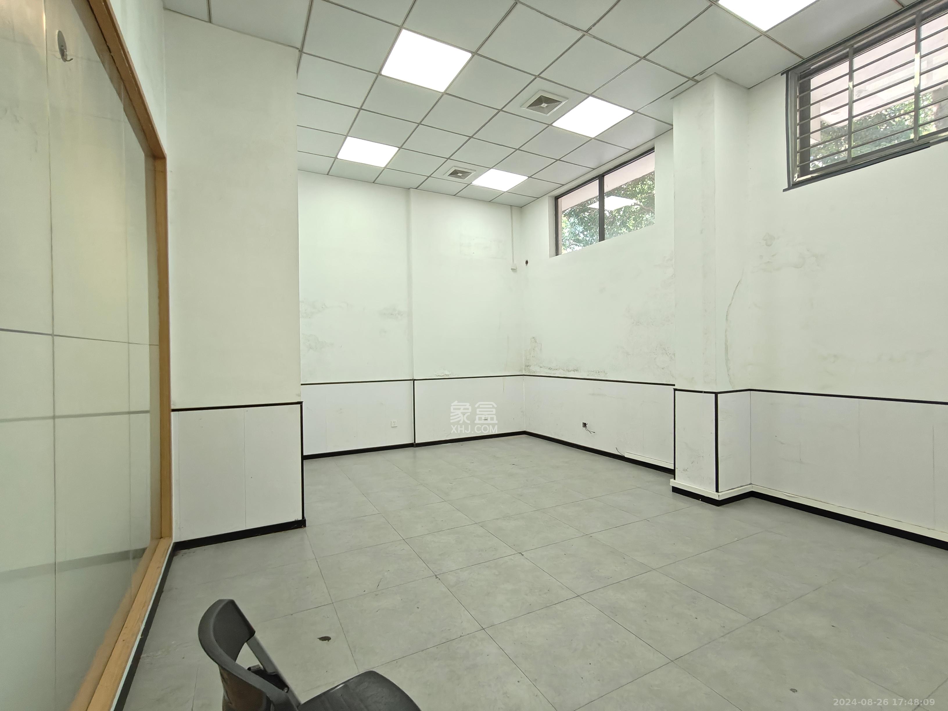 珠江花城二期扶水岸   130.0㎡      9000.0元/月室内图