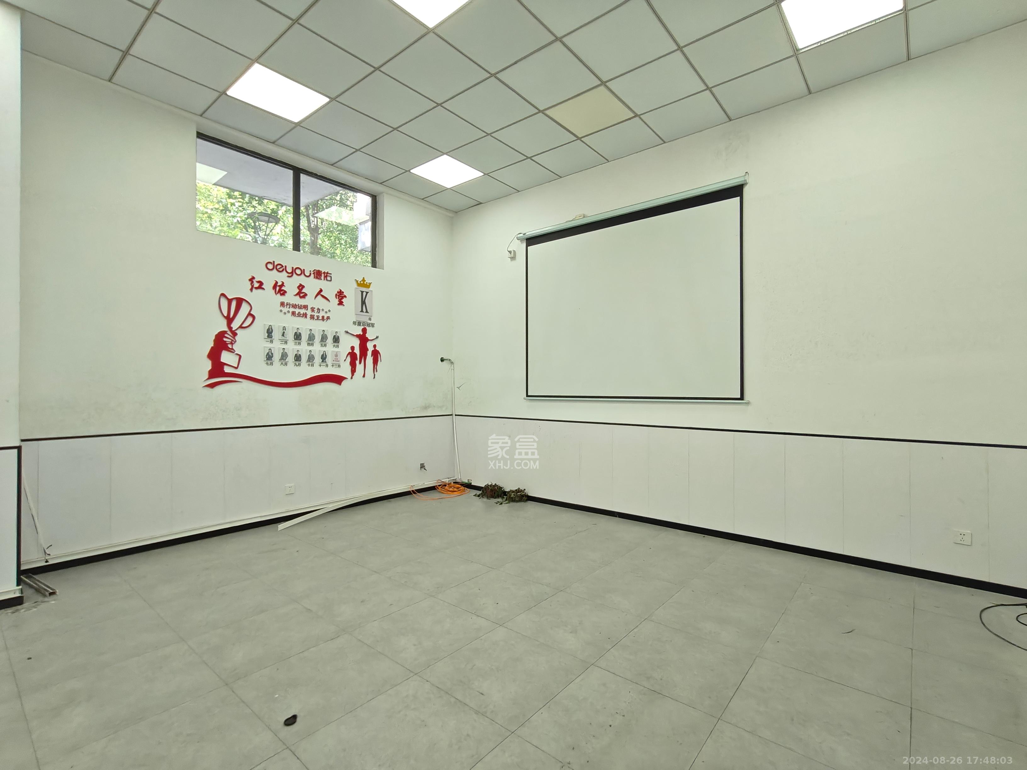 珠江花城二期扶水岸   130.0㎡      9000.0元/月室内图