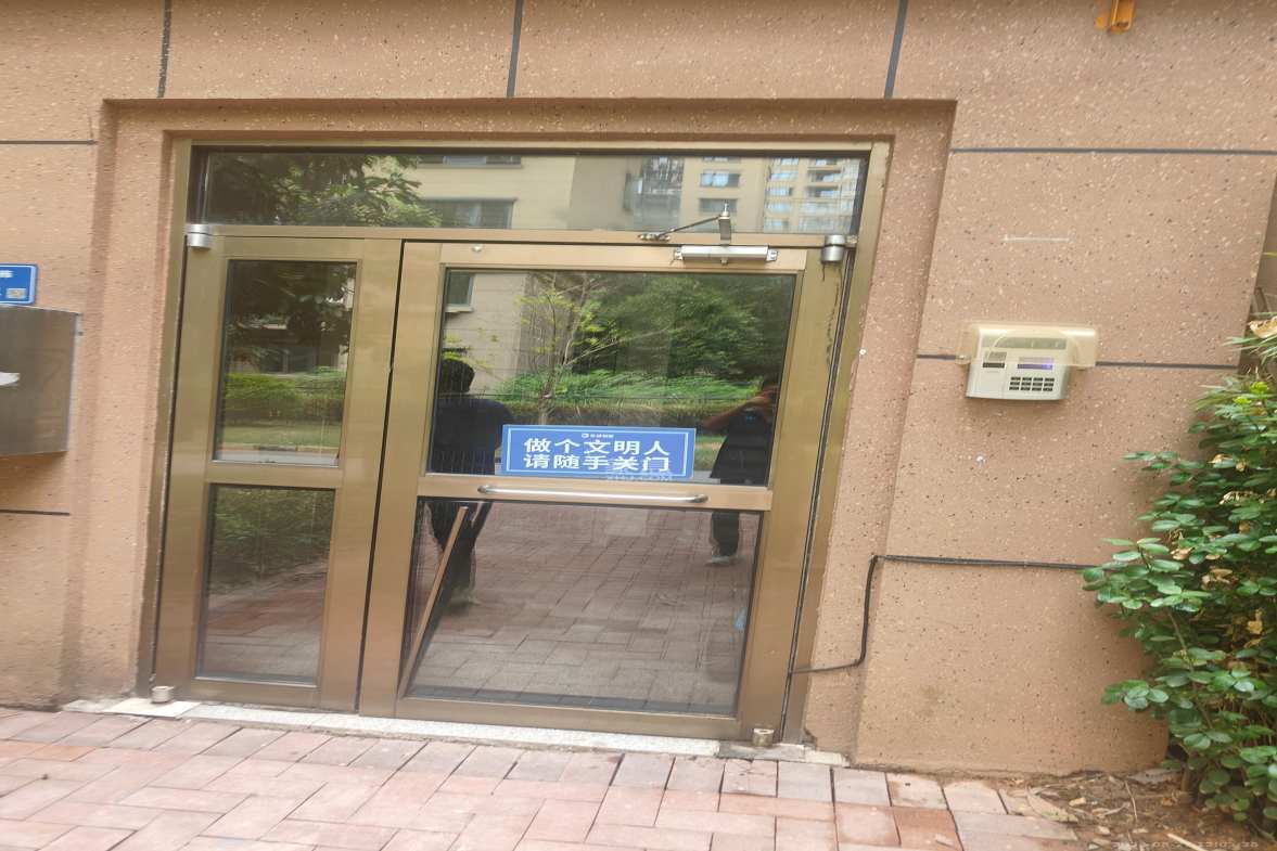 澳海澜庭  3室2厅2卫   2500.00元/月室内图